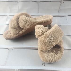 OluKai Hila Heu Women’s Cozy Slipper Sandals